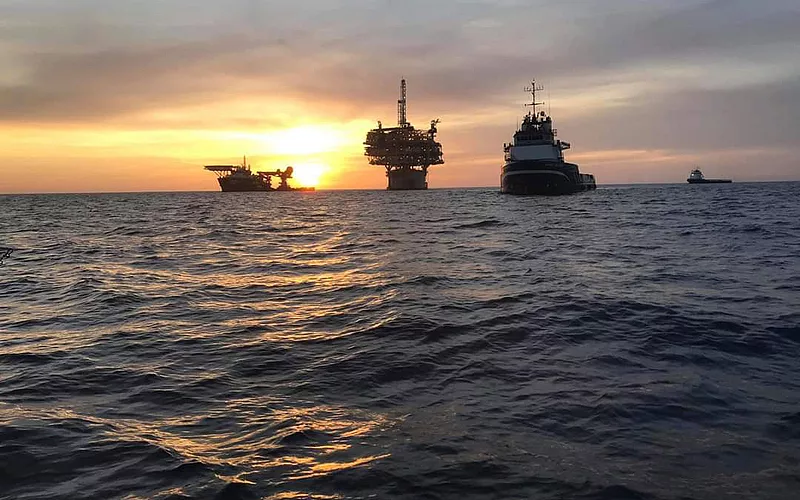 How Far Offshore Do Fishing Charters Travel from Gulf Shores?